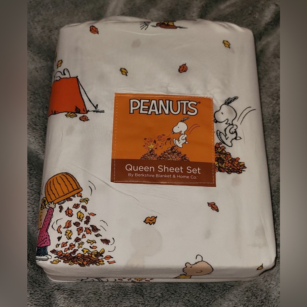 New Berkshire Peanuts Snoopy Fall Seasonal Queen Size Sheet Set